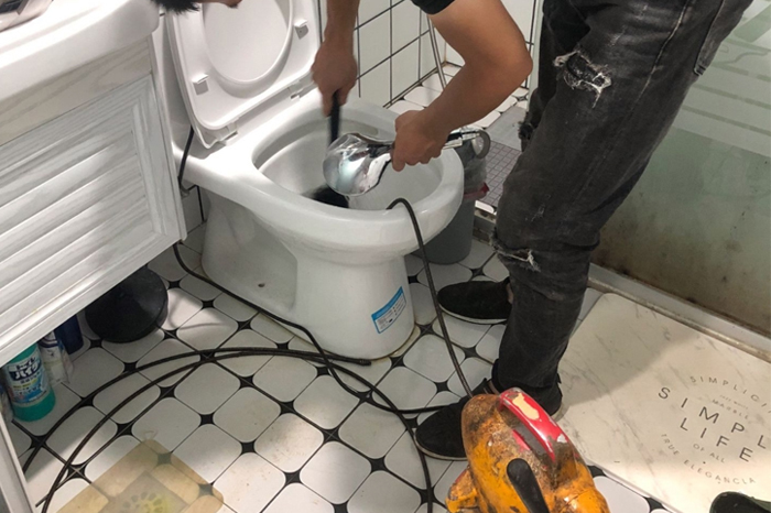 盂县马桶堵塞自己疏通还是找师傅？专业上门服务让你省时更省心